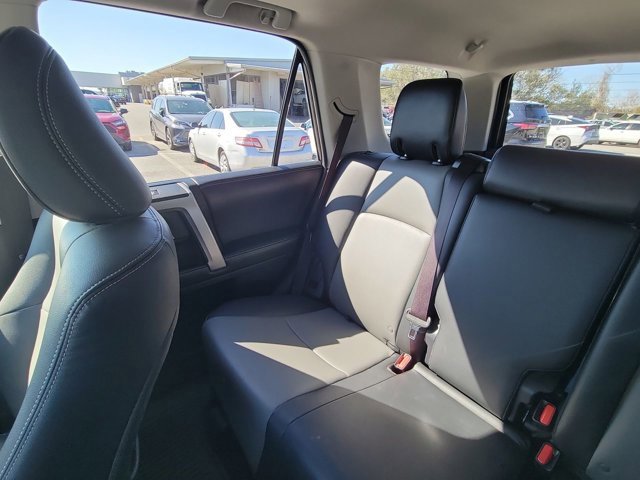 Used 2016 Toyota 4Runner SR5 Premium image 4