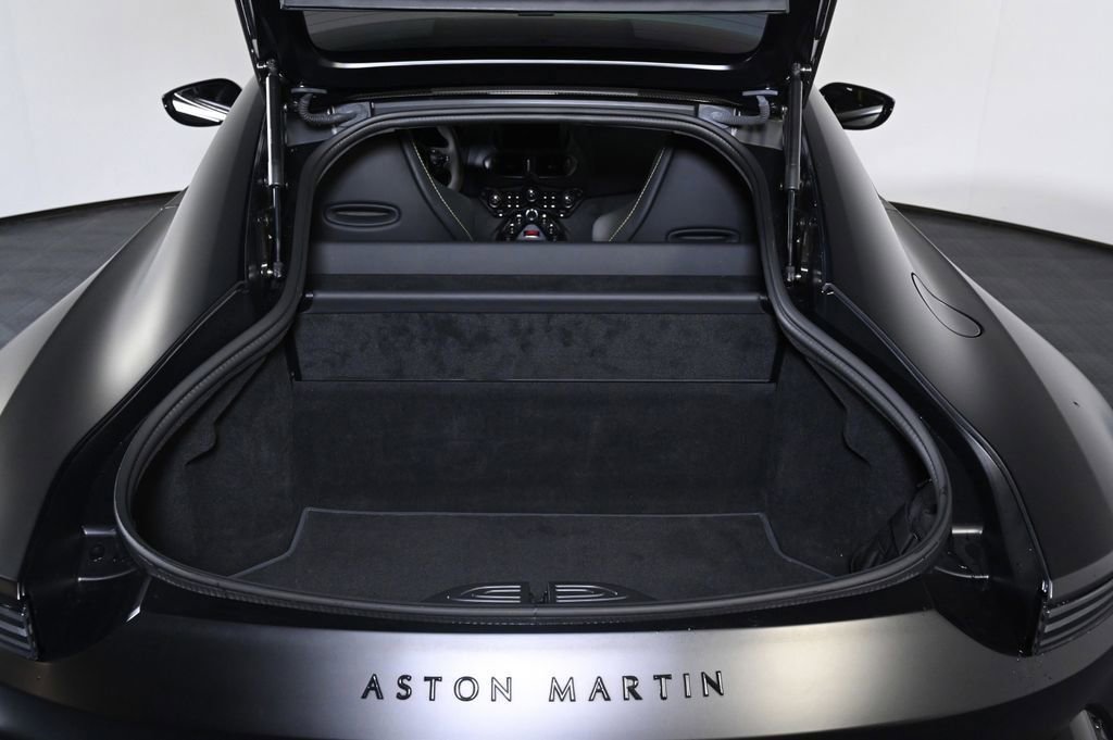 Used 2023 Aston Martin V8 Vantage Coupe RWD image 25