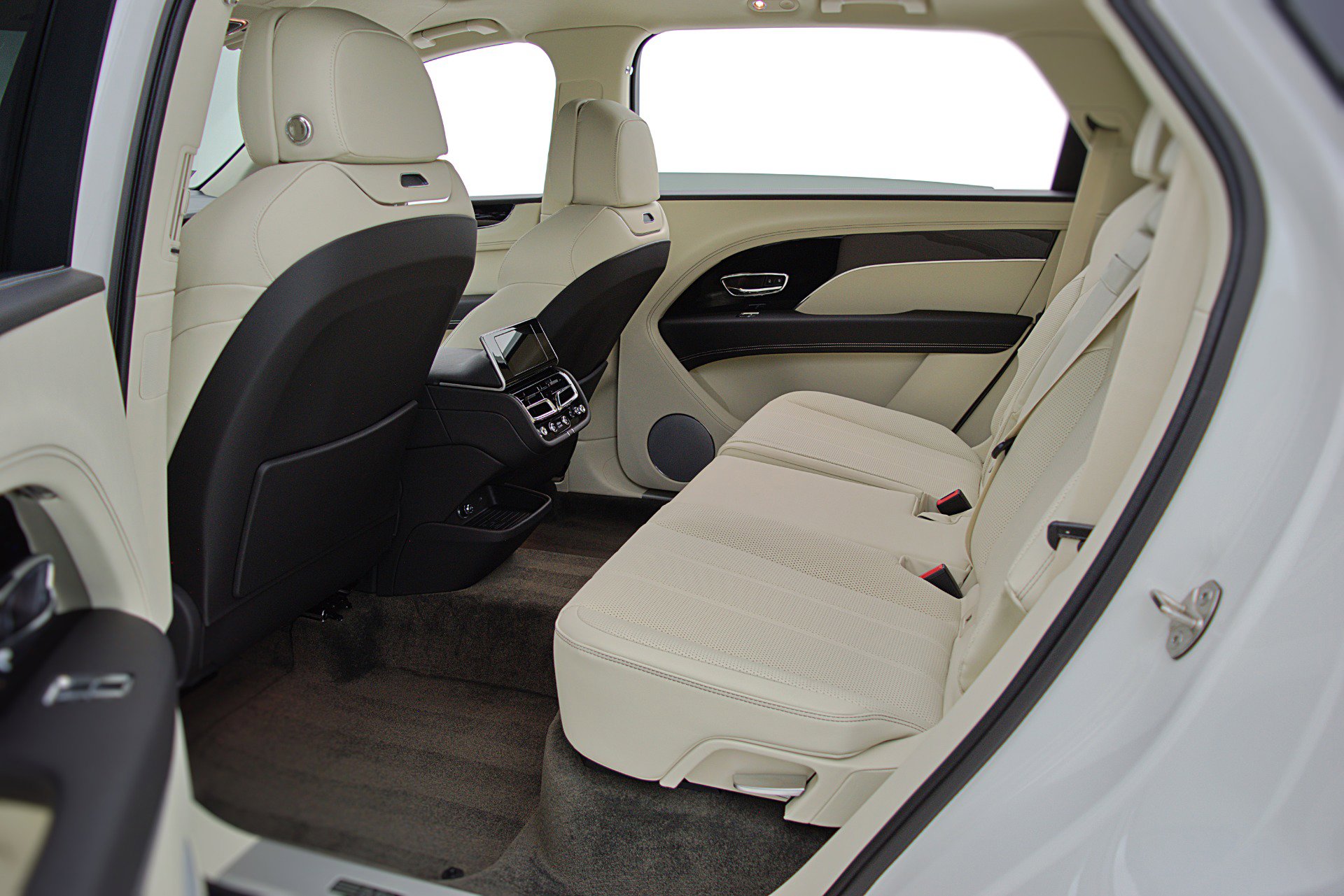 Used 2023 Bentley Bentayga Extended Wheelbase image 41