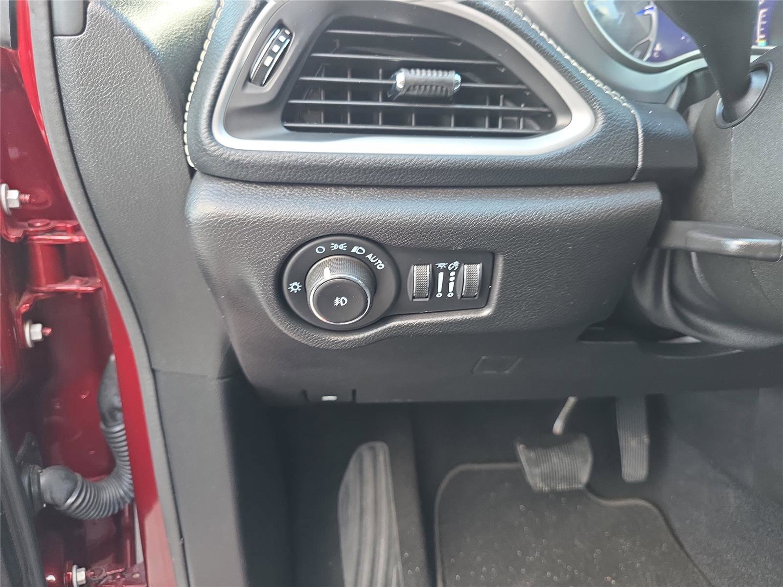 Used 2021 Chrysler Pacifica Touring w/ S Appearance Package image 19