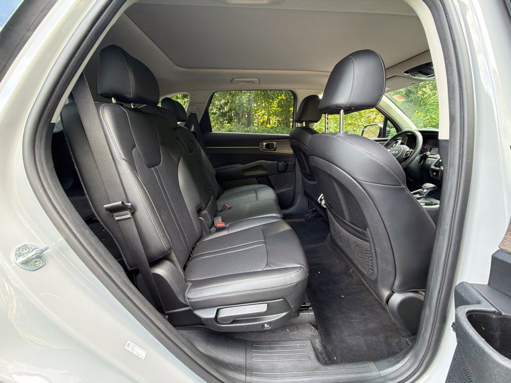 Used 2022 Kia Sorento S w/ Panoramic Sunroof Package AWD/4WD image 11
