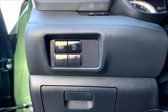 Certified 2023 Toyota Highlander L image 32