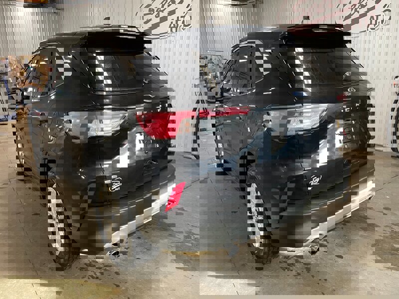 Used 2020 Ford Escape SE image 3