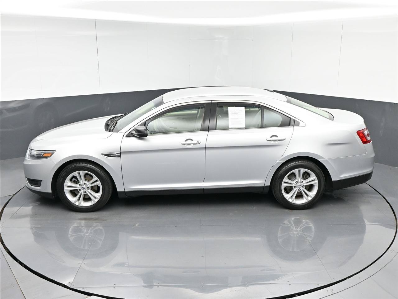 Used 2019 Ford Taurus SE FWD image 28