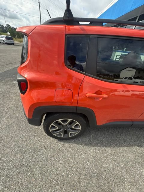 Used 2016 Jeep Renegade Latitude FWD image 23