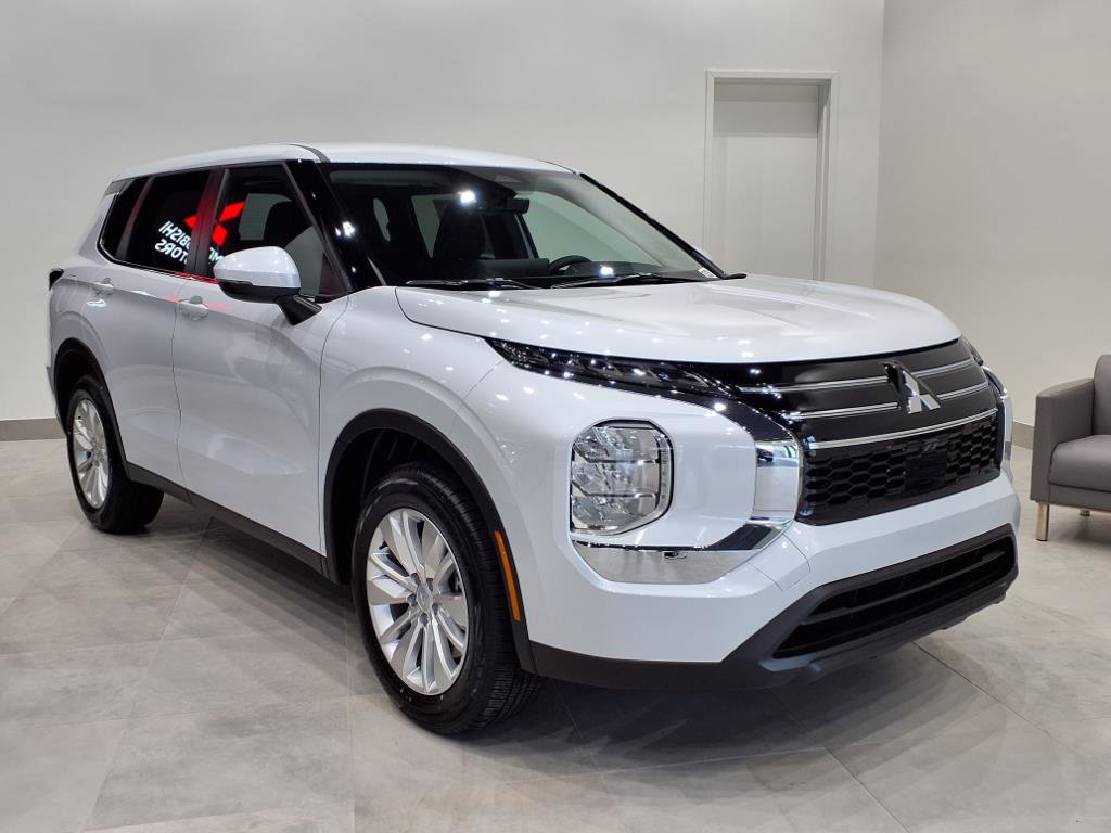 New 2025 Mitsubishi Outlander ES image 3