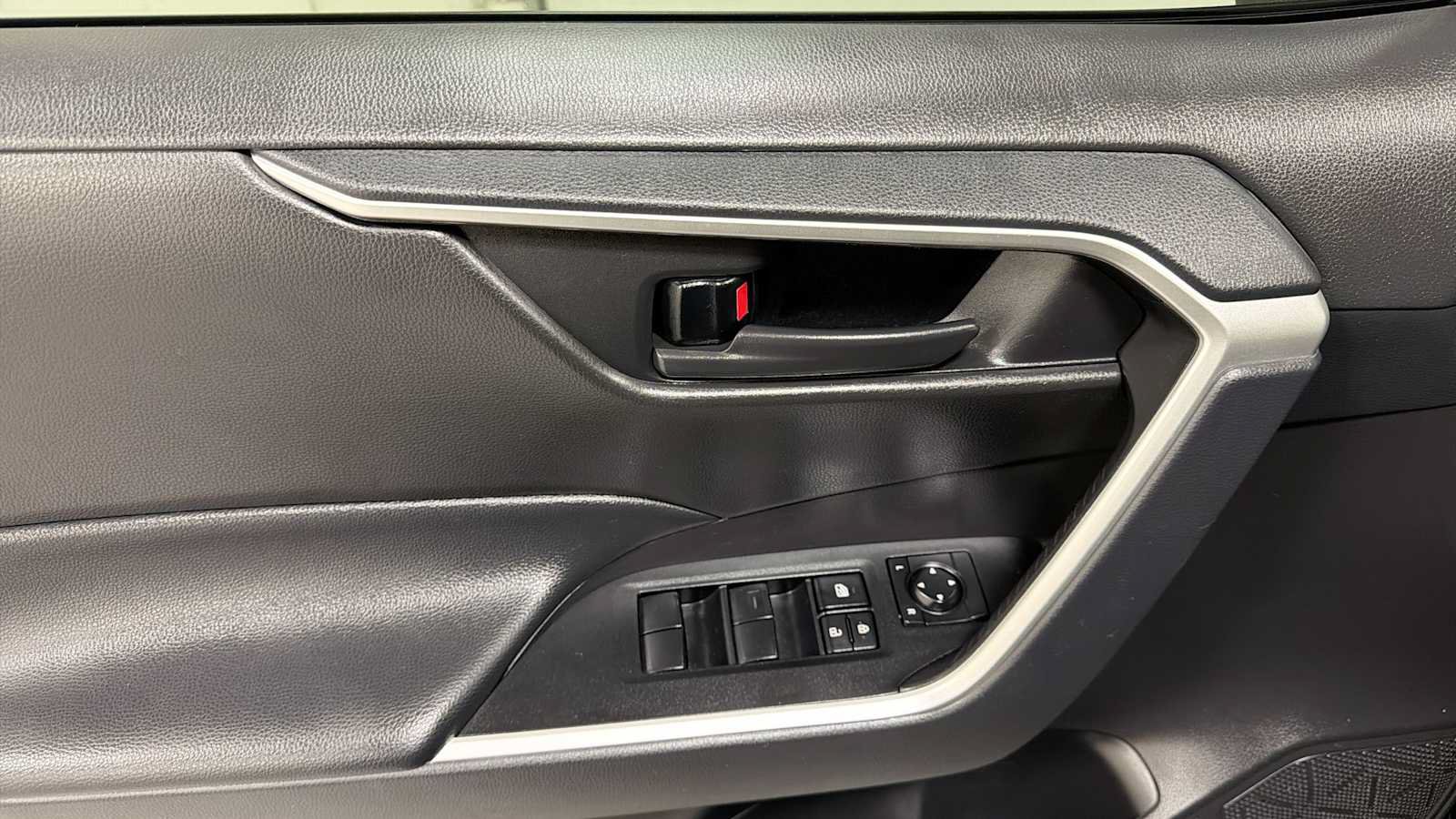 Certified 2024 Toyota RAV4 LE AWD/4WD image 15