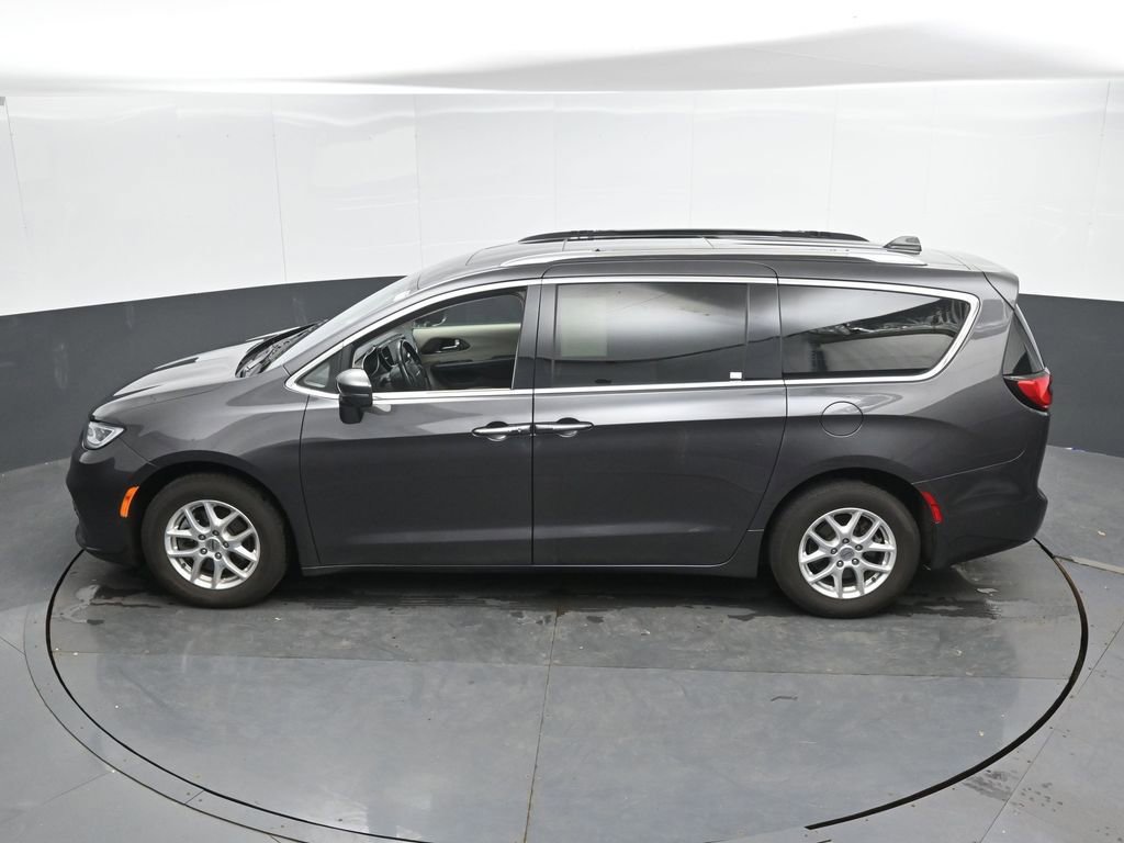 Used 2021 Chrysler Pacifica Touring-L w/ Uconnect Theater Family Group FWD image 37