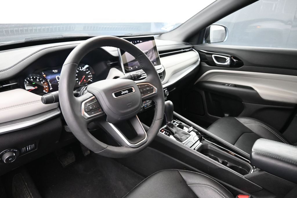 Used 2025 Jeep Compass Limited AWD/4WD image 21