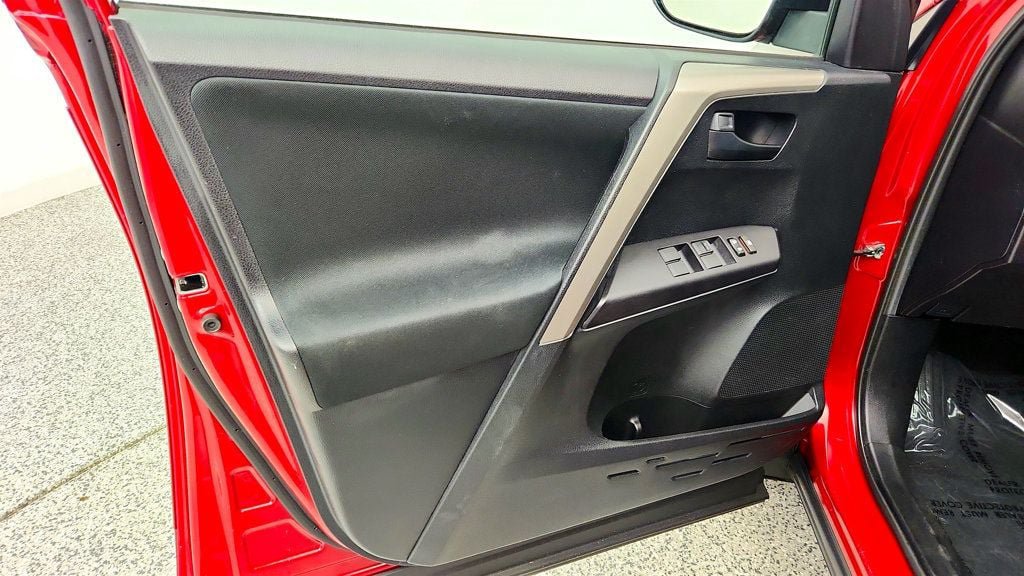 Used 2018 Toyota RAV4 LE w/ All Weather Liner Package AWD/4WD image 10