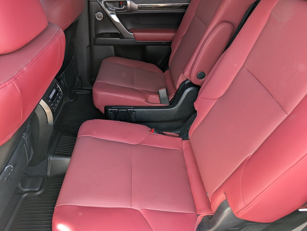 Used 2023 Lexus GX 460 Premium w/ Accessory Package AWD/4WD image 19