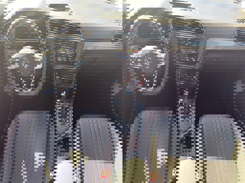 New 2024 Volkswagen Tiguan SE image 21