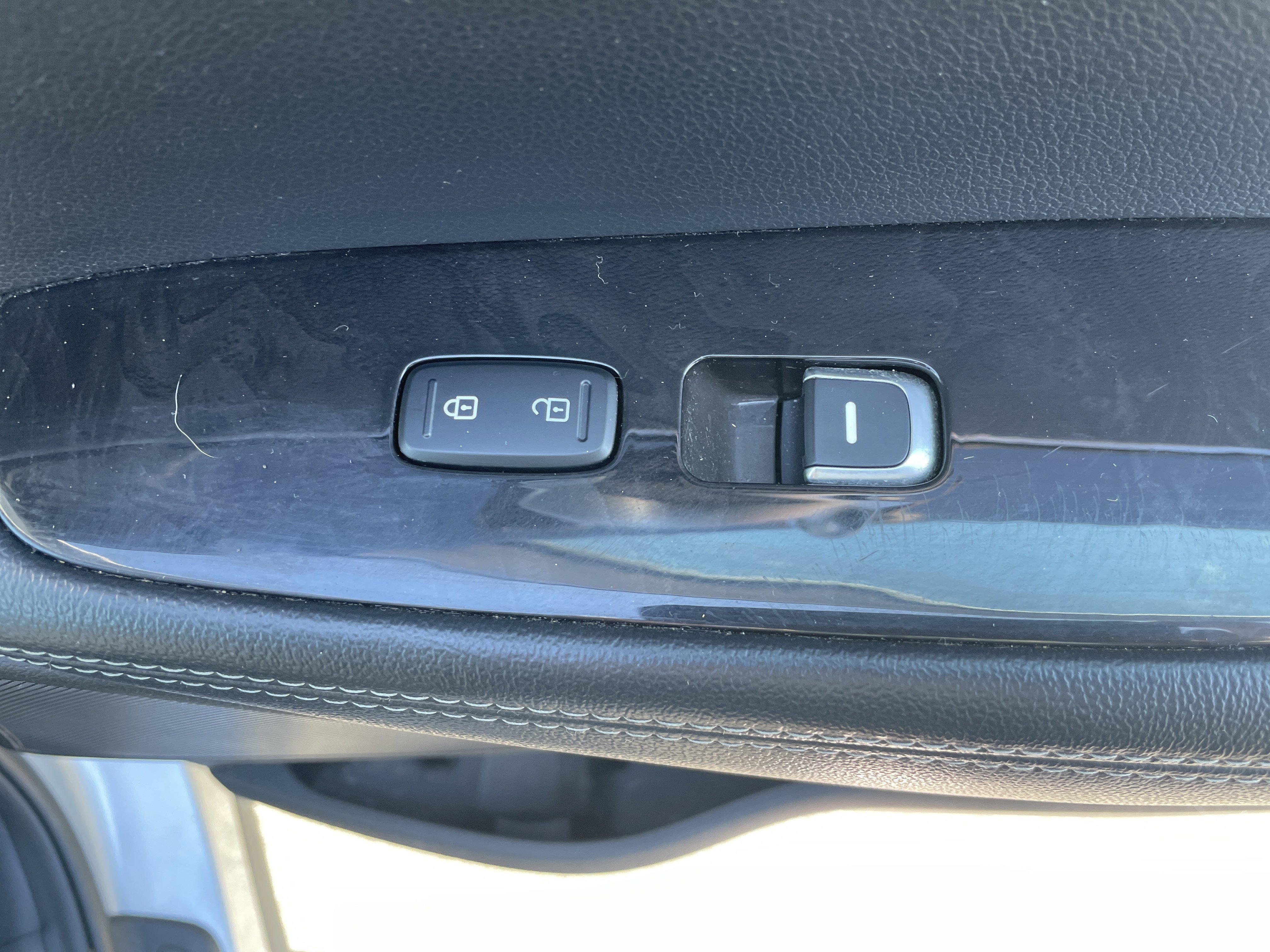 Used 2017 Kia Sorento LX image 12