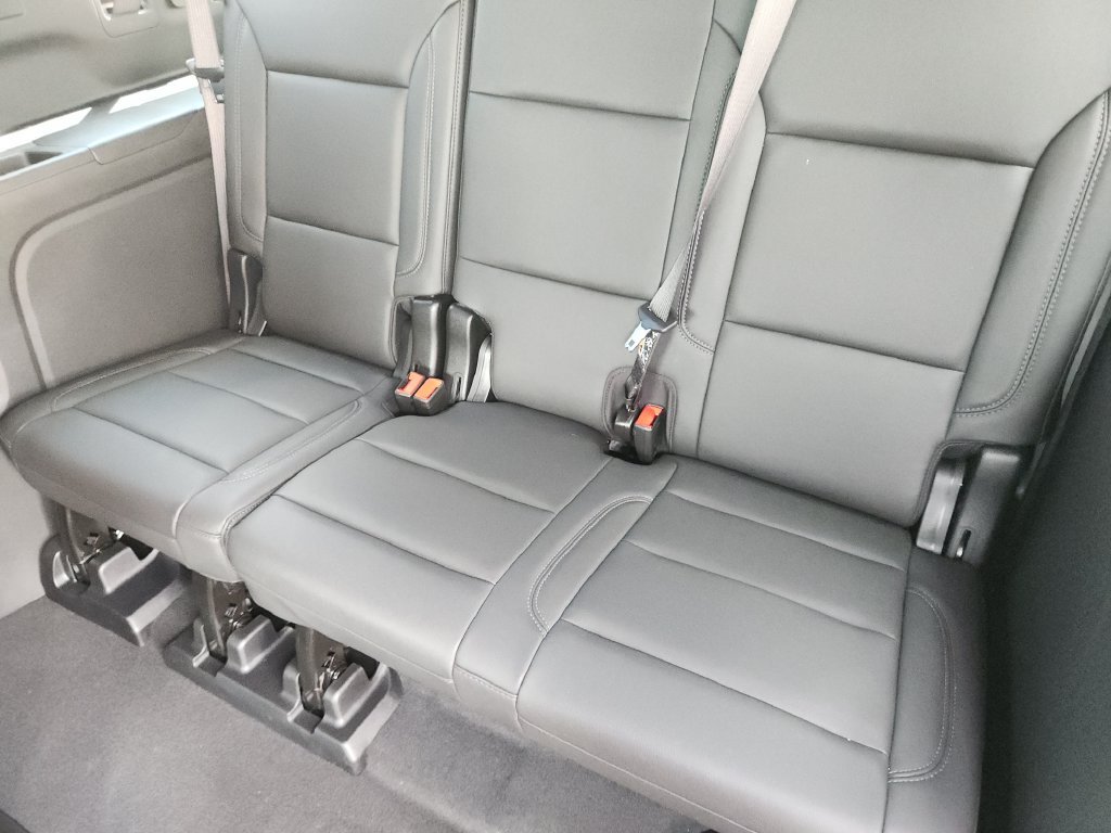 Used 2026 Chevrolet Suburban LT w/ Comfort Package RWD image 31