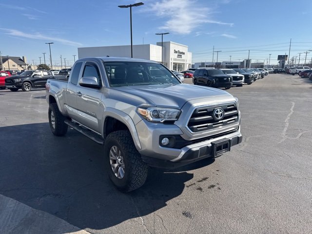 Used 2017 Toyota Tacoma SR5 w/ SR5 Appearance Package (SM) image 3