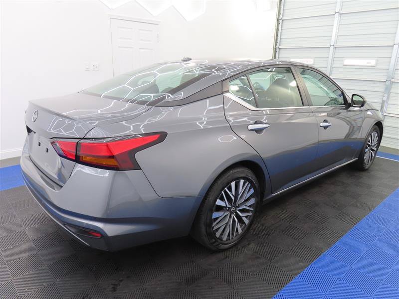 Used 2025 Nissan Altima 2.5 SV FWD image 10