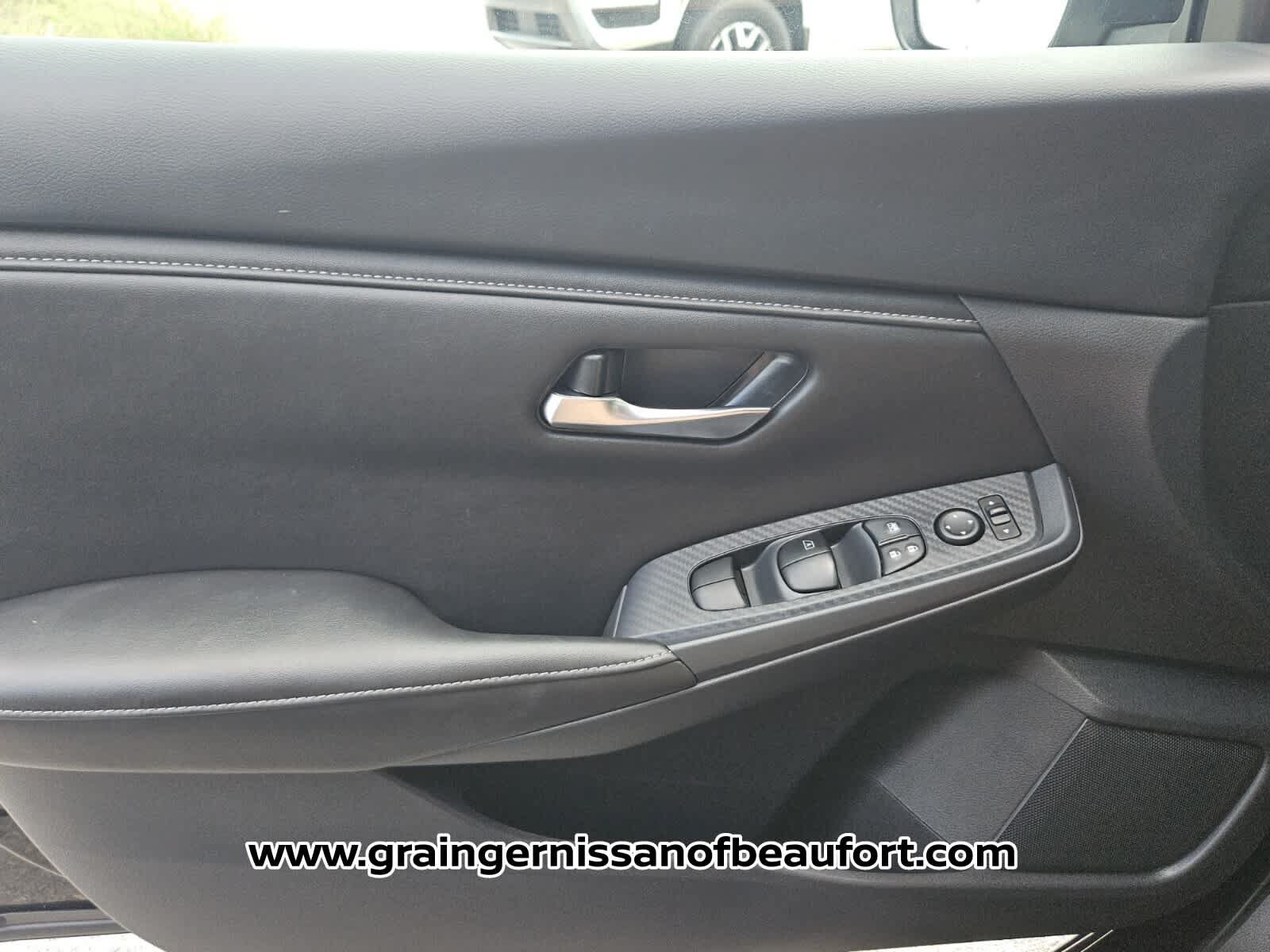 Used 2025 Nissan Sentra SV FWD image 16