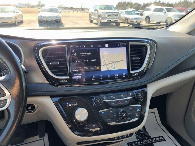 Used 2021 Chrysler Pacifica Touring-L image 19
