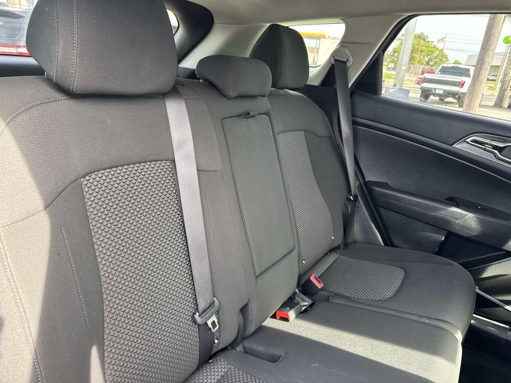 Used 2024 Kia Sportage LX image 9