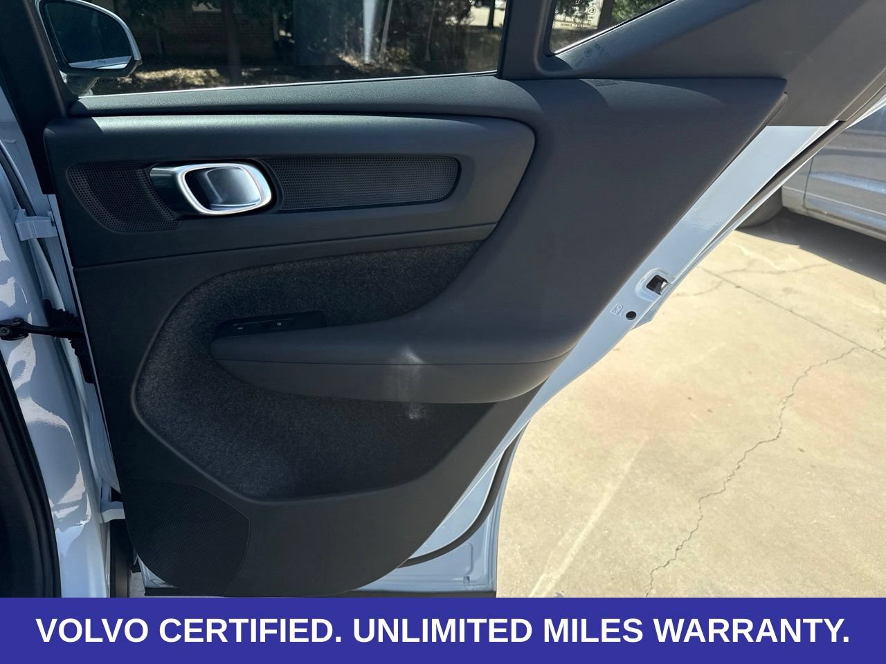 Certified 2024 Volvo XC40 B5 Ultimate w/ Protection Package Premier AWD/4WD image 15