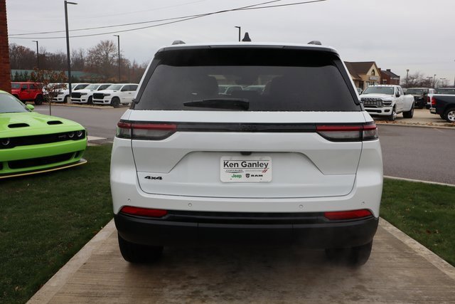 New 2025 Jeep Grand Cherokee Altitude image 28