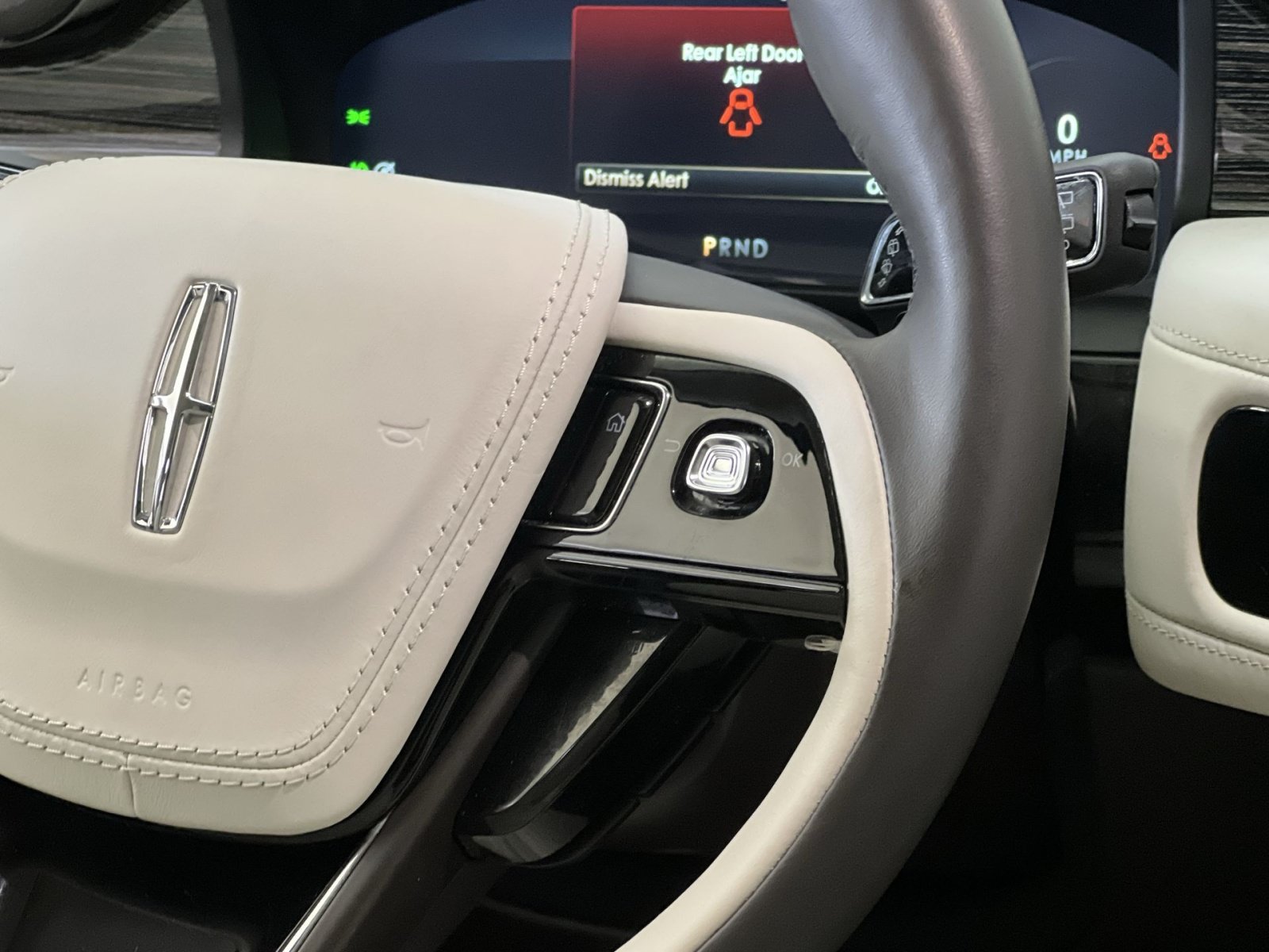 Used 2023 Lincoln Aviator Black Label AWD/4WD image 35