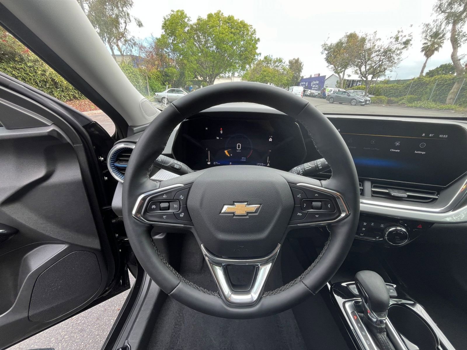 Used 2025 Chevrolet Trax LT w/ LT Convenience Package FWD image 33