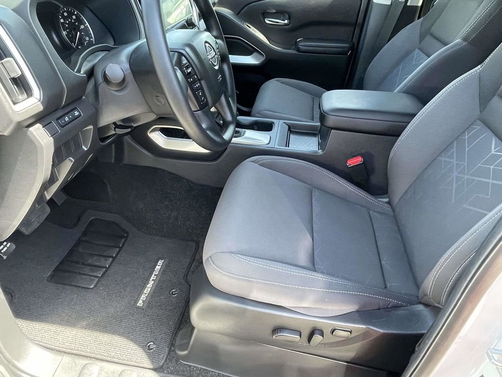 Used 2026 Nissan Frontier SV image 12