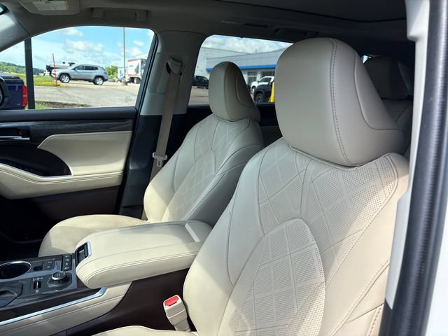 Used 2022 Toyota Highlander Platinum AWD/4WD image 9
