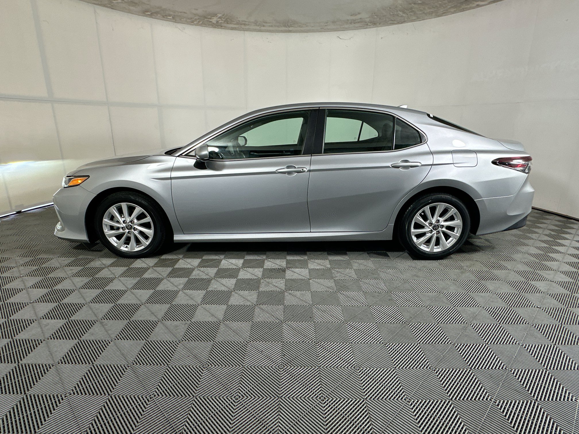 Used 2023 Toyota Camry LE FWD image 6