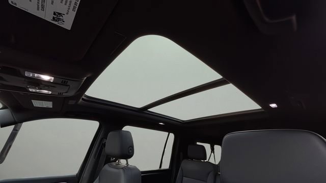 Used 2025 Chevrolet Suburban Z71 w/ Comfort Package image 19