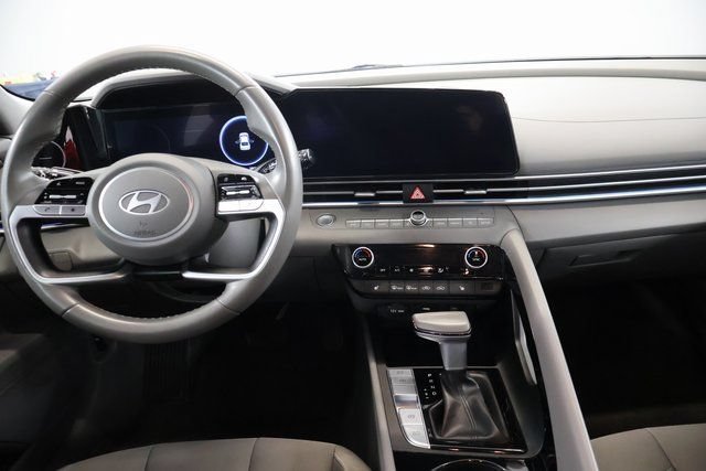 Used 2025 Hyundai Elantra SEL FWD image 12