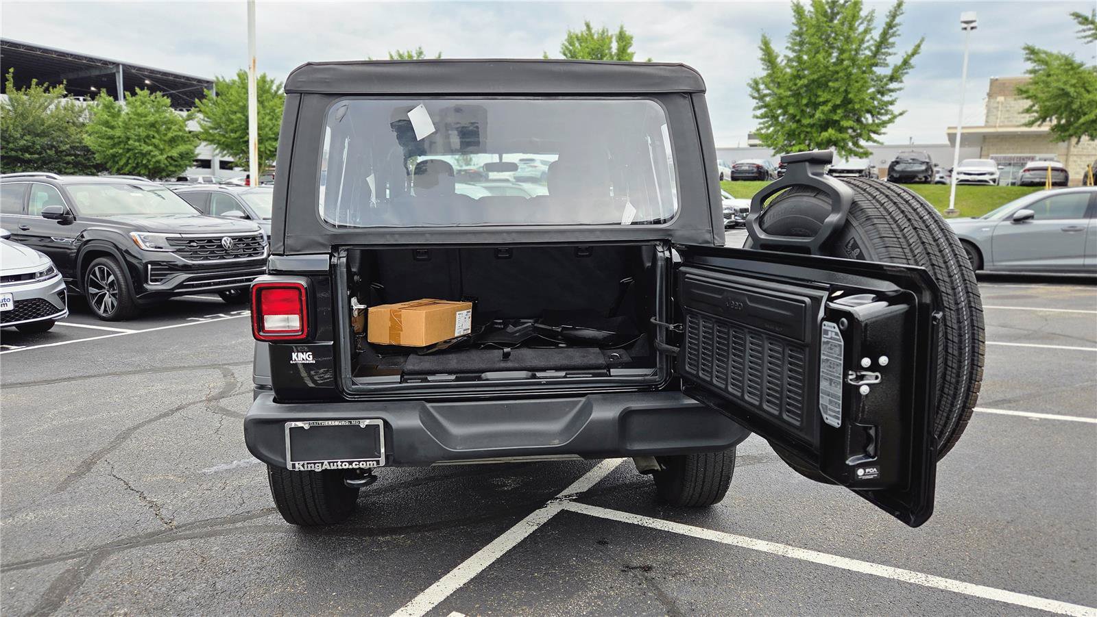 Used 2023 Jeep Wrangler Unlimited Sport AWD/4WD image 5