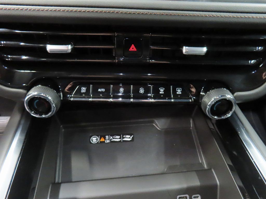 Used 2025 Chevrolet Suburban High Country AWD/4WD image 49