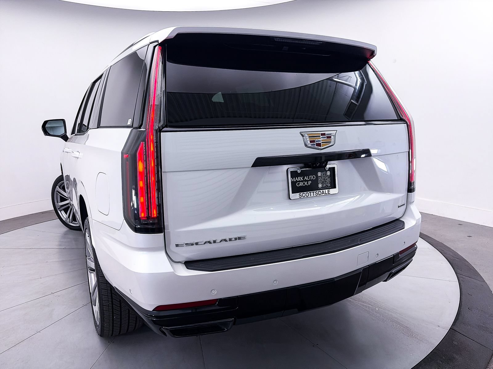 Used 2025 Cadillac Escalade Sport Platinum AWD/4WD image 4