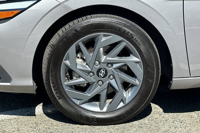 Certified 2025 Hyundai Elantra Hybrid FWD image 31