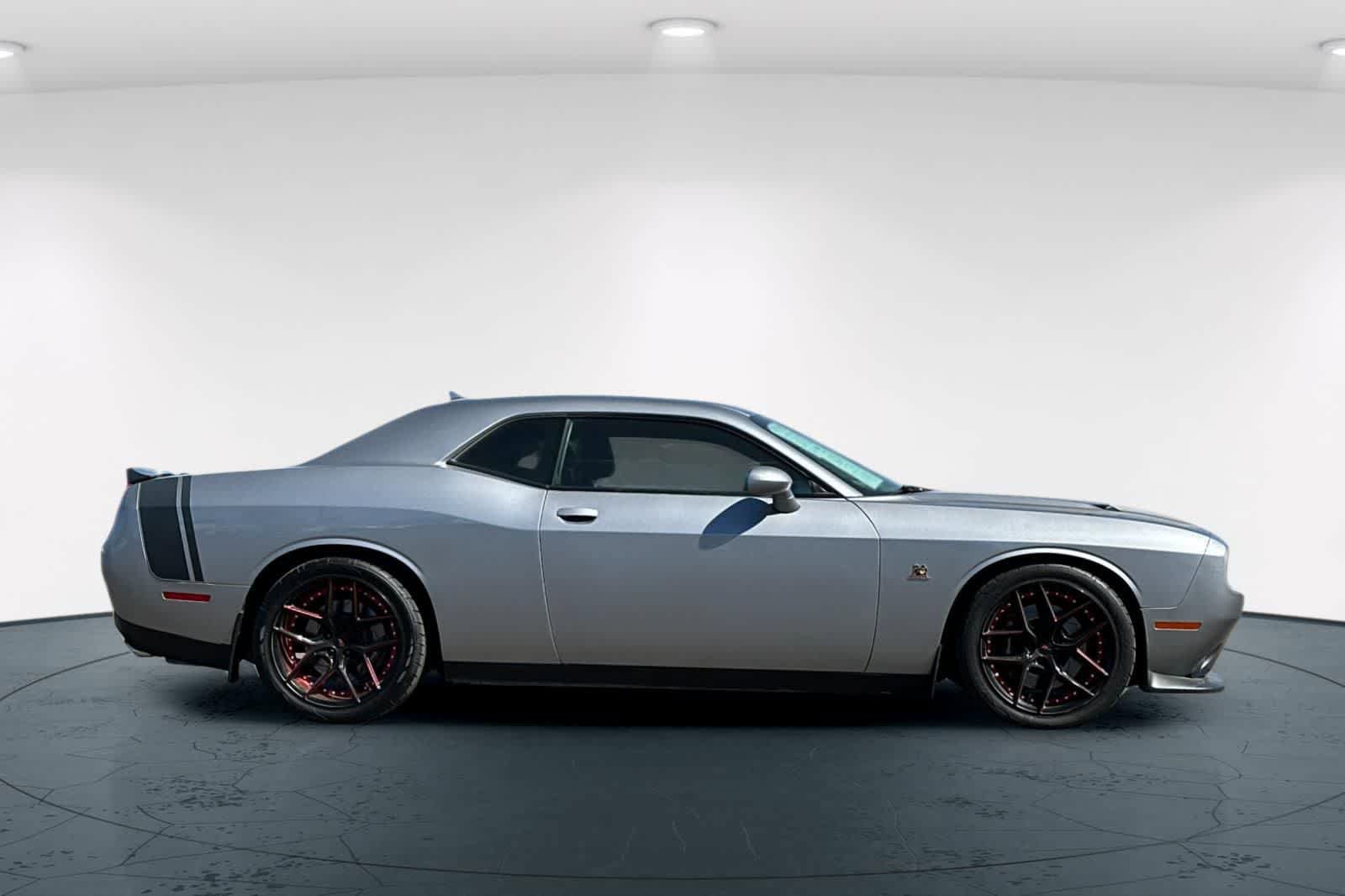 Used 2016 Dodge Challenger R/T Scat Pack RWD image 6
