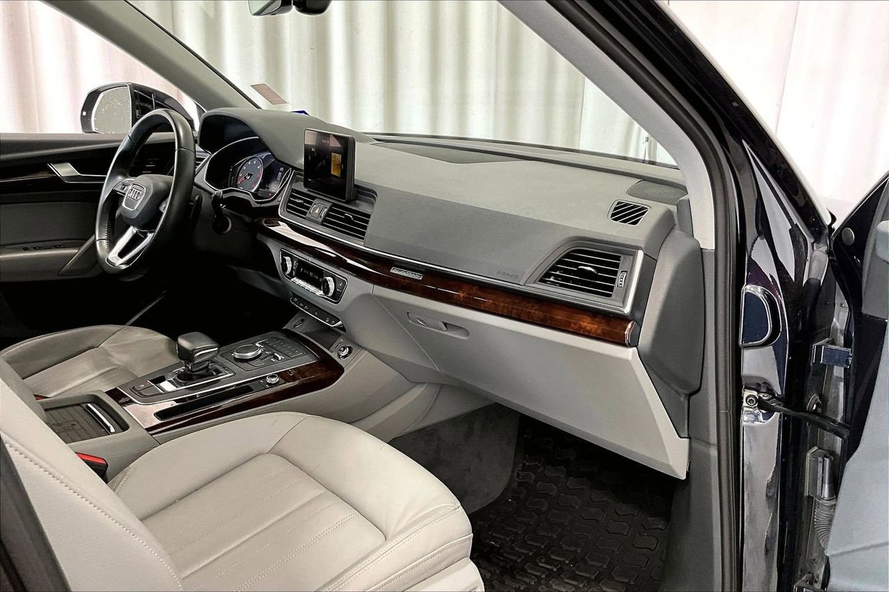 Used 2020 Audi Q5 2.0T Premium w/ Convenience Package AWD/4WD image 28