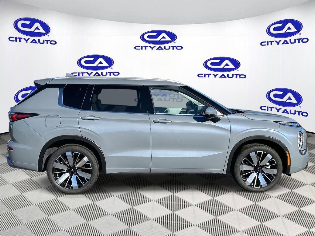 New 2026 Mitsubishi Outlander SEL FWD image 2