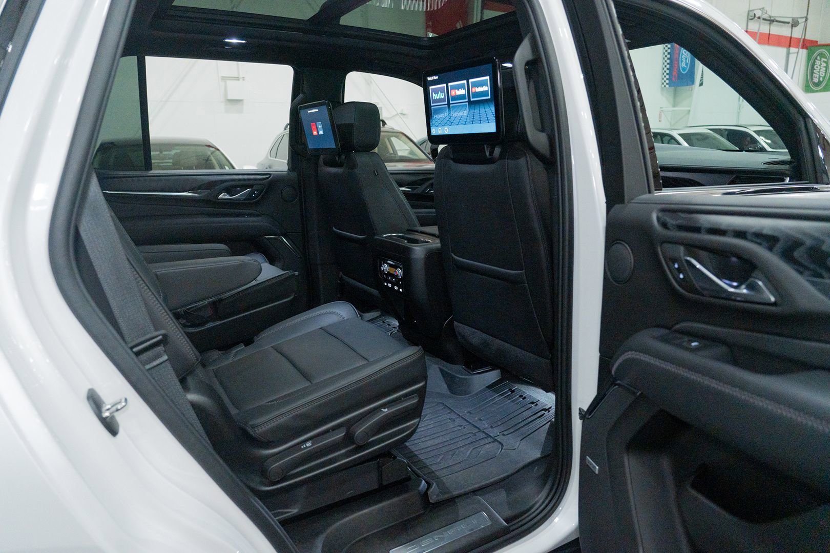 Used 2024 GMC Yukon Denali AWD/4WD image 39
