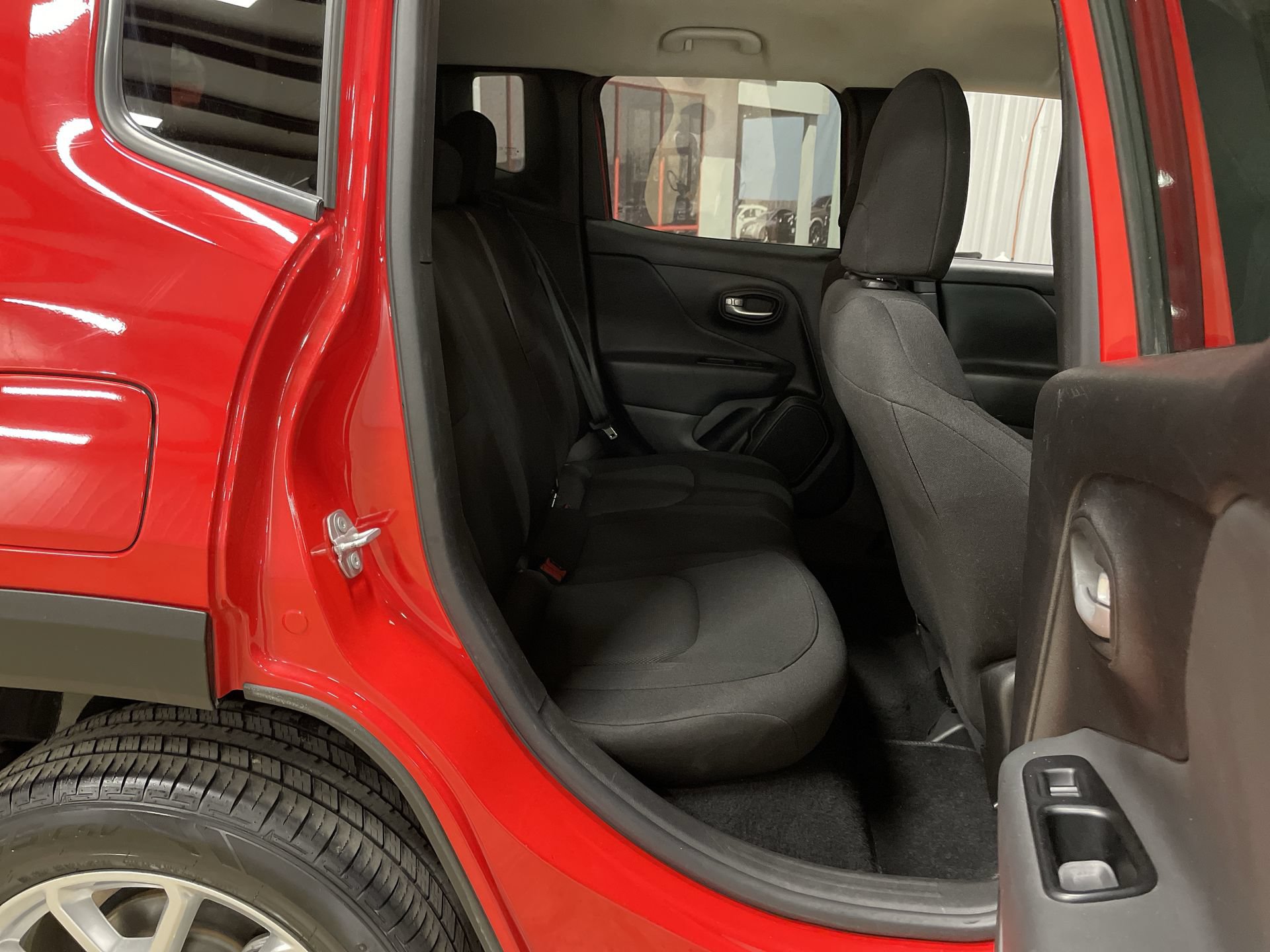 Used 2023 Jeep Renegade Latitude AWD/4WD image 27