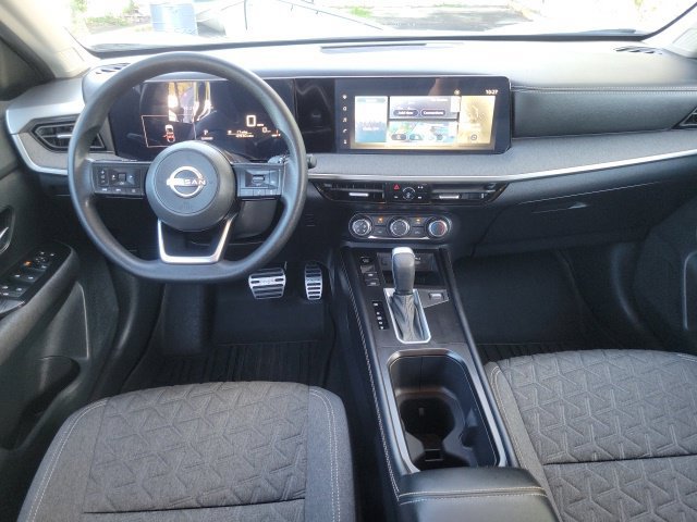 Used 2025 Nissan Kicks SV AWD/4WD image 17