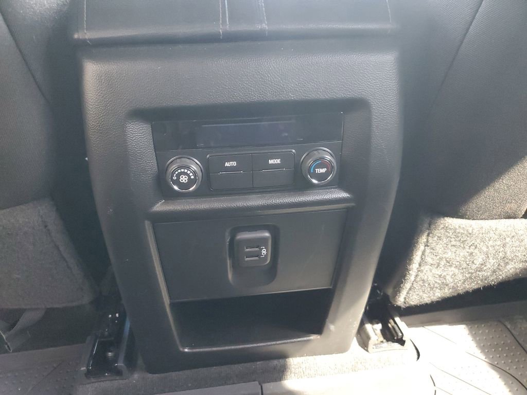 Used 2023 Chevrolet Traverse LT image 20