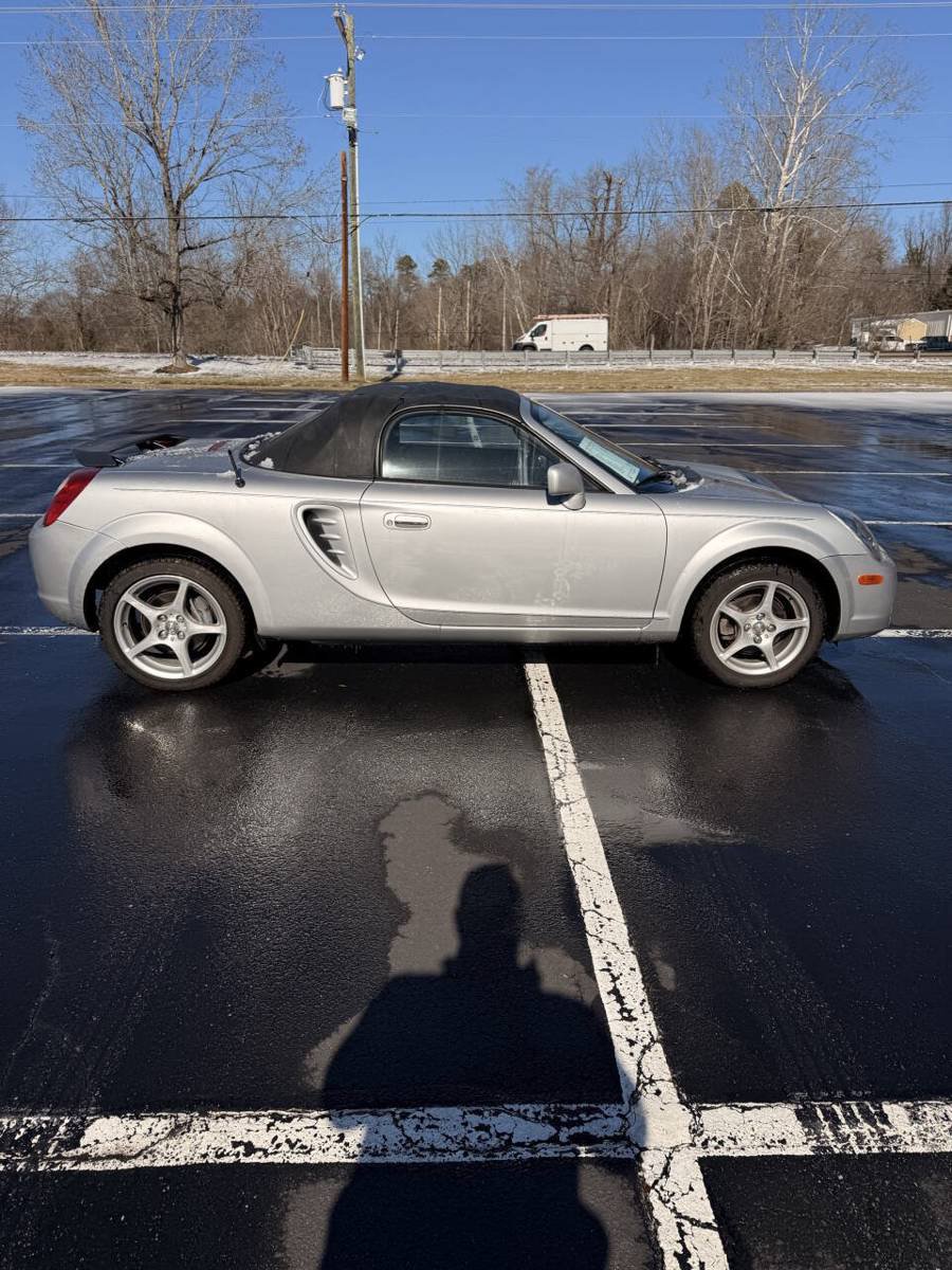 Used 2003 Toyota MR2 RWD image 8