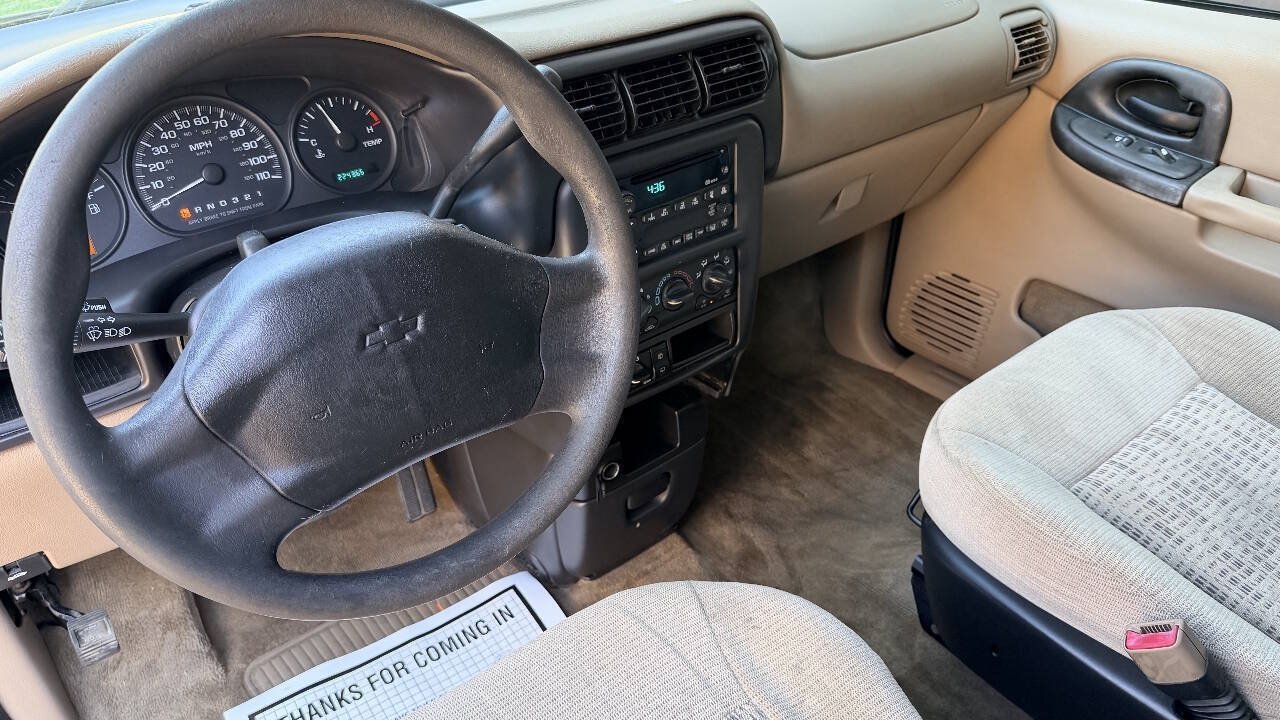 Used 2003 Chevrolet Venture LS w/ Convenience Package FWD image 10