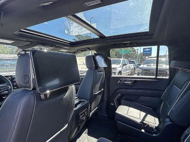 New 2025 Chevrolet Suburban Premier image 34