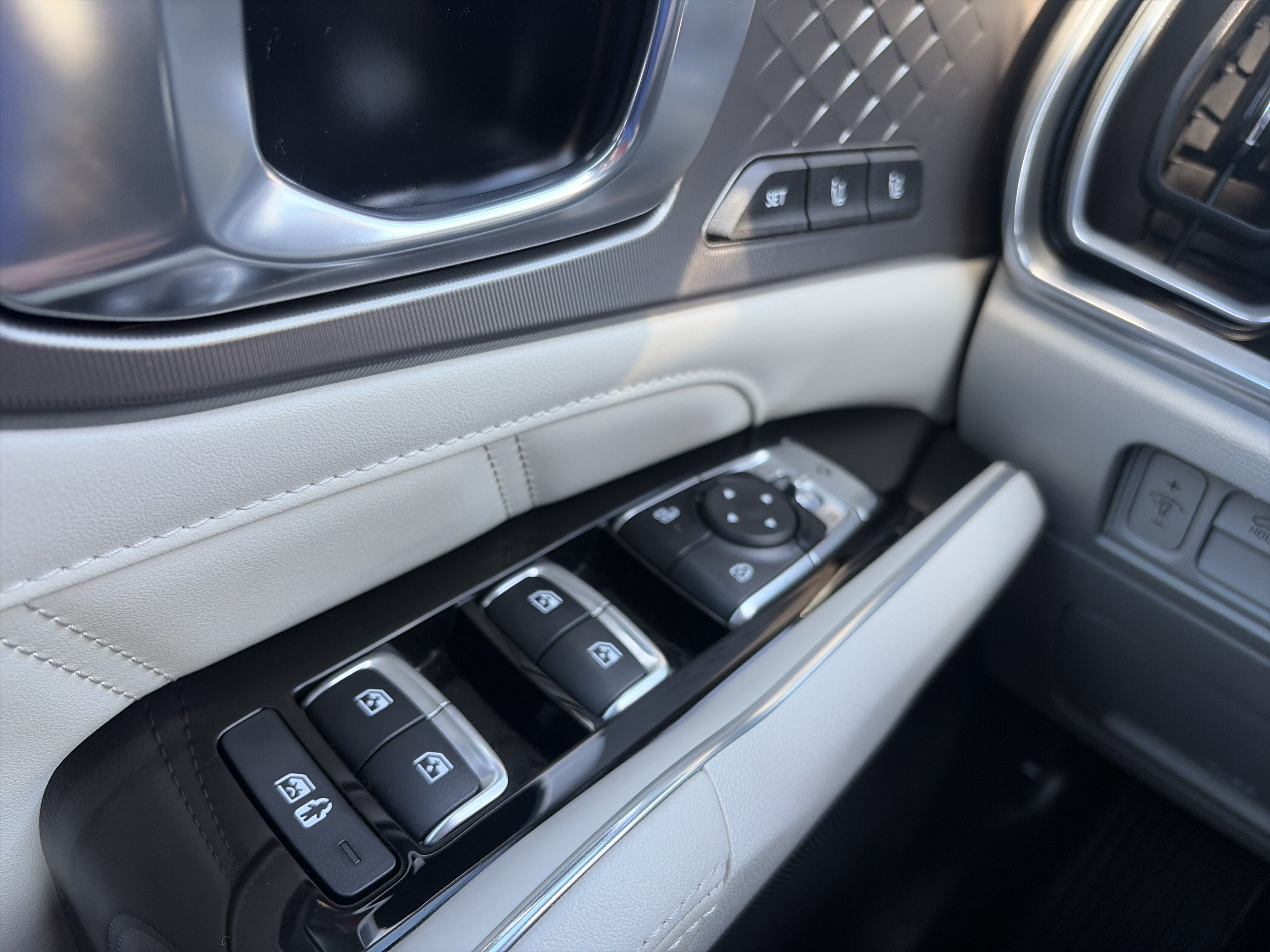 Certified 2025 Kia Sorento SX Prestige AWD/4WD image 21