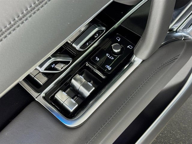 New 2026 Land Rover Range Rover SE image 20
