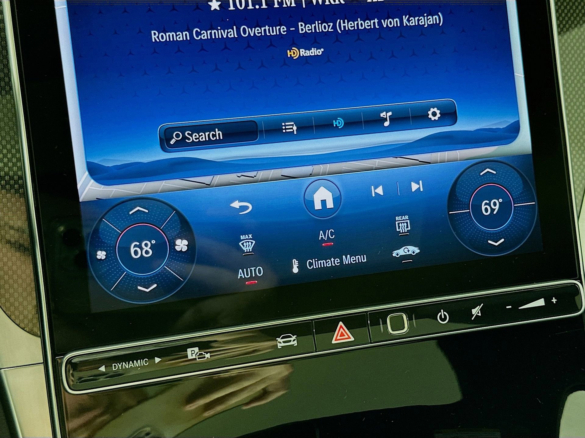 Used 2025 Mercedes-Benz GLC 300 4MATIC image 16