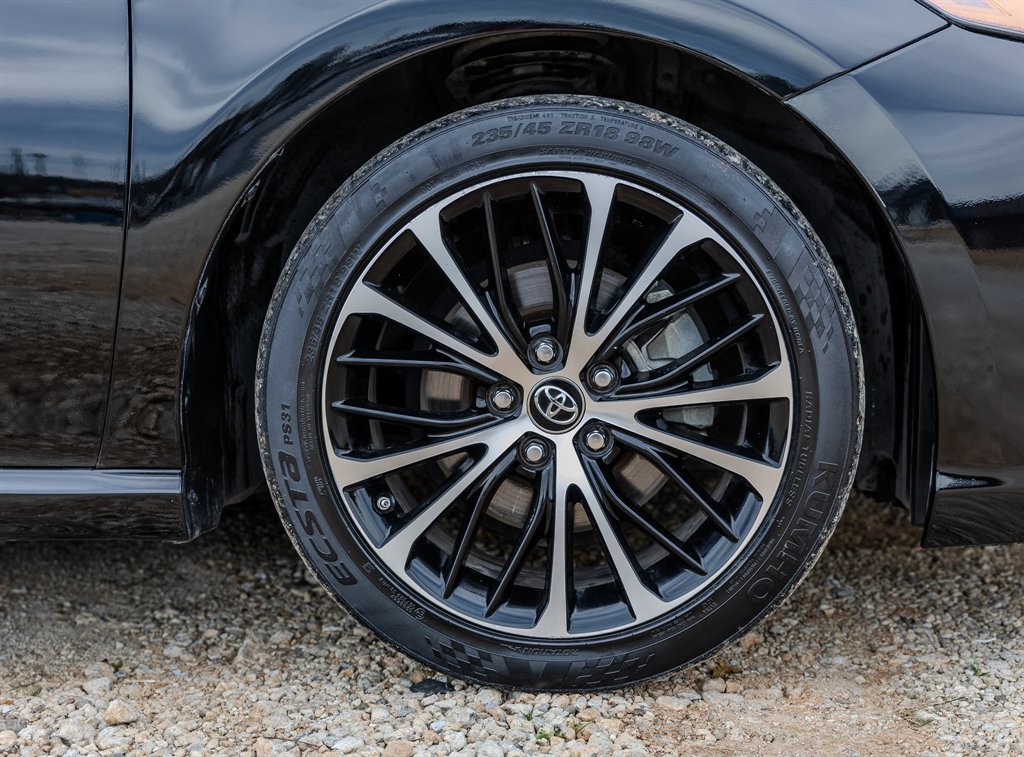 Used 2021 Toyota Camry SE image 11